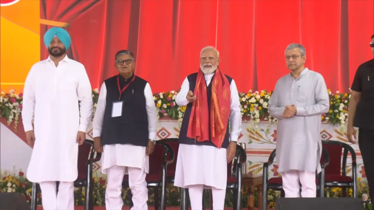 शिवनारायणपुर रेलवे स्टेशन बना अमृत स्टेशन, आधुनिक सुविधाओं के साथ बदली तस्वीर; यात्रियों को मिलेगा विश्वस्तरीय अनुभव 1 शिवनारायणपुर रेलवे स्टेशन बना अमृत स्टेशन, आधुनिक सुविधाओं के साथ बदली तस्वीर; यात्रियों को मिलेगा विश्वस्तरीय अनुभव
