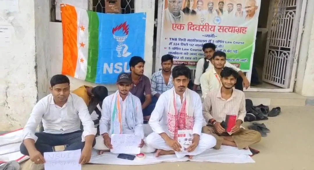 टीएमबीयू में लॉ की सीटें बढ़ाने और 5 वर्षीय एलएलबी कोर्स शुरू करने की मांग तेज, एनएसयूआई और युवा कांग्रेस का सत्याग्रह, छात्रों ने दी बड़े आंदोलन की चेतावनी