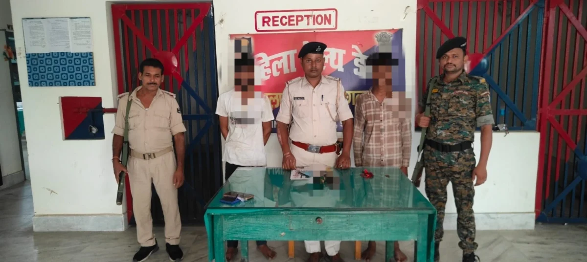 भागलपुर में कट्टे के बल पर लूट करने वाले दो बदमाश गिरफ्तार, देसी कट्टा और नकदी बरामद