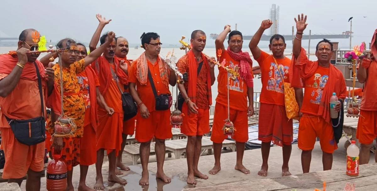 बंगाल और नेपाल से उमड़ी आस्था की लहर, अजगैविनाथ धाम से बैद्यनाथ धाम के लिए रवाना हुए हजारों कांवड़िये