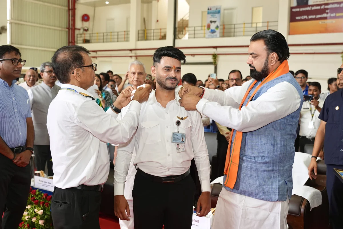 बिहार फ्लाइंग इंस्टीट्यूट को नई उड़ान: मुख्यमंत्री ने अत्याधुनिक हैंगर का किया उद्घाटन, चार प्रशिक्षुओं को मिला कमर्शियल पायलट लाइसेंस