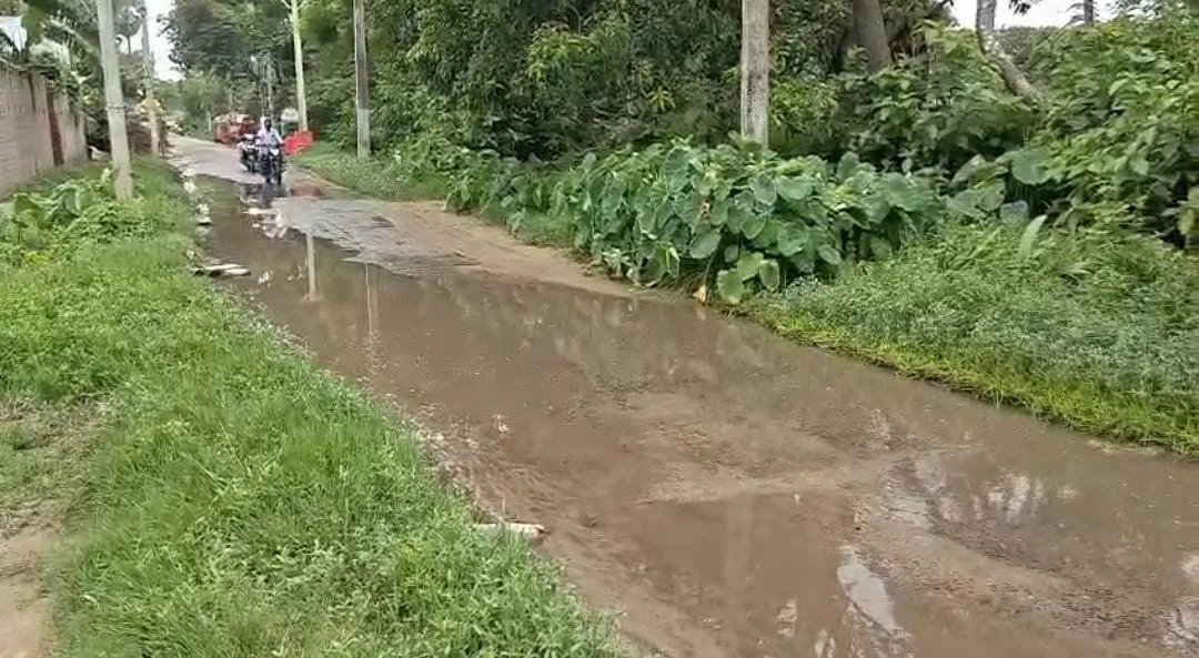 वर्षों पुराने जलजमाव से लोगों को मिली राहत, मुख्य मार्ग पर निकासी व्यवस्था शुरू होने से ग्रामीणों में खुशी