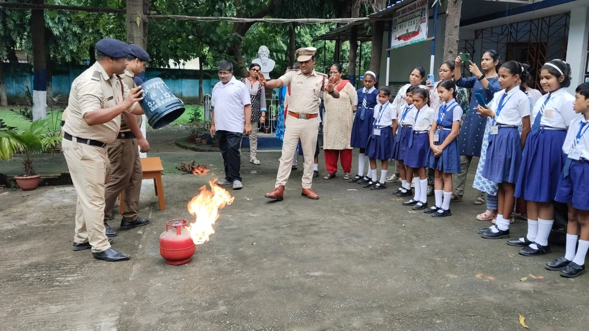 मालदा में स्कूली बच्चों को सिखाए गए अग्नि सुरक्षा के गुर, रेलवे ने आयोजित की जागरूकता संगोष्ठी