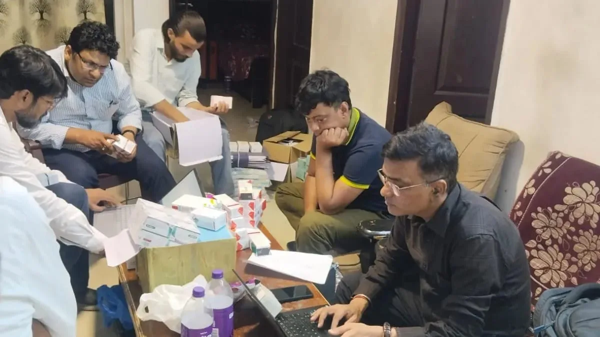 बिहार के लिए रखी गई करोड़ों की कैंसररोधी दवाएं नोएडा से बरामद, एक आरोपी गिरफ्तार