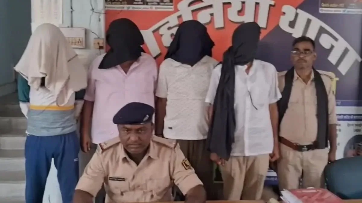 अवैध वसूली के आरोप में सैप और होमगार्ड के चार जवान गिरफ्तार, ₹83,300 नकद बरामद