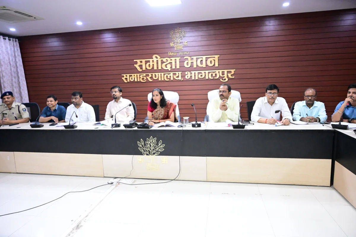 भागलपुर में स्वतंत्रता दिवस समारोह की तैयारियों की जिलाधिकारी ने की समीक्षा, अधिकारियों को समय पर काम पूरा करने का निर्देश