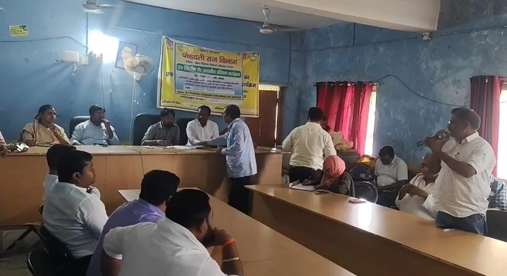 नाथनगर में बाढ़ अनुश्रवण समिति की बैठक, जीआर राशि में गड़बड़ी के आरोप पर सीओ ने दिया निगरानी का भरोसा