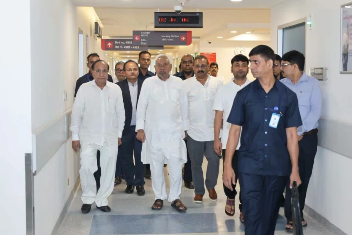 बीजेपी मंत्री रामकृपाल यादव से मिलने मेदांता पहुंचे नीतीश कुमार, पेसमेकर इंप्लांट के बाद जाना स्वास्थ्य का हाल 2 बीजेपी मंत्री रामकृपाल यादव से मिलने मेदांता पहुंचे नीतीश कुमार, पेसमेकर इंप्लांट के बाद जाना स्वास्थ्य का हाल