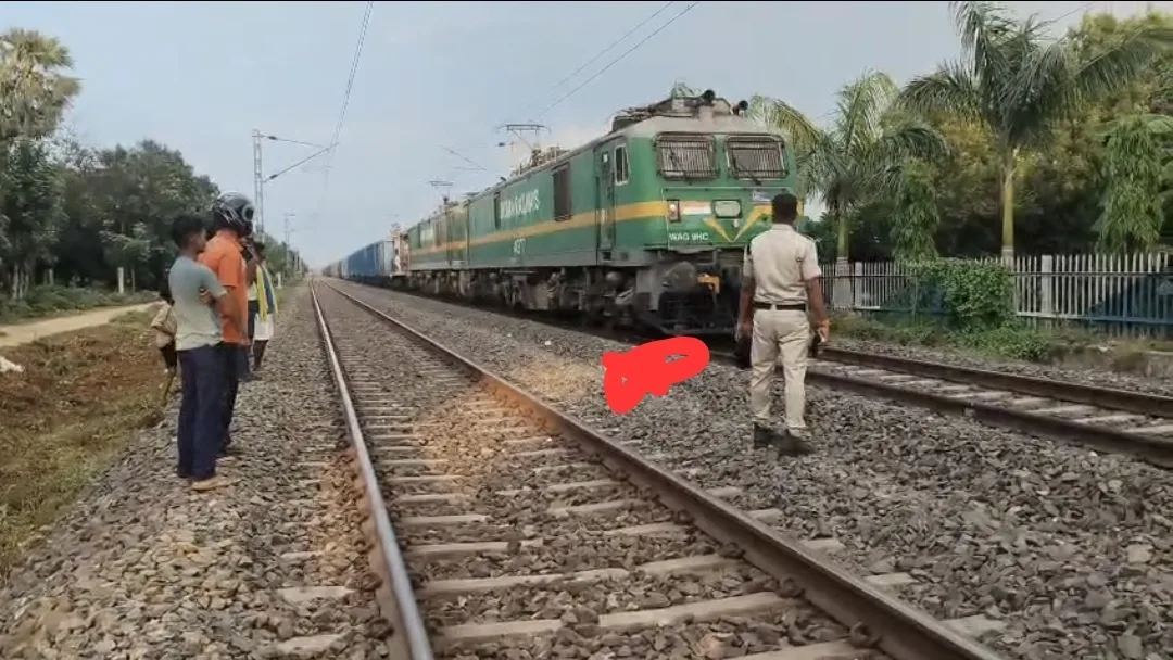 पति-पत्नी के विवाद के बाद रेलवे ट्रैक पर पहुंचा पति, ट्रेन की चपेट में आने से मौत