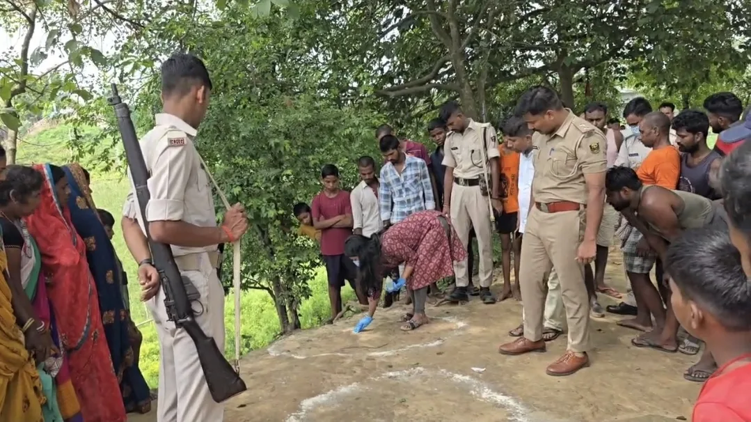 भागलपुर : गोतियारी विवाद में ढाई साल के मासूम की गला घोंटकर हत्या, अपहरण के कुछ घंटे बाद नदी किनारे मिला शव; पारिवारिक रंजिश बनी वारदात की वजह 1 भागलपुर : गोतियारी विवाद में ढाई साल के मासूम की गला घोंटकर हत्या, अपहरण के कुछ घंटे बाद नदी किनारे मिला शव; पारिवारिक रंजिश बनी वारदात की वजह