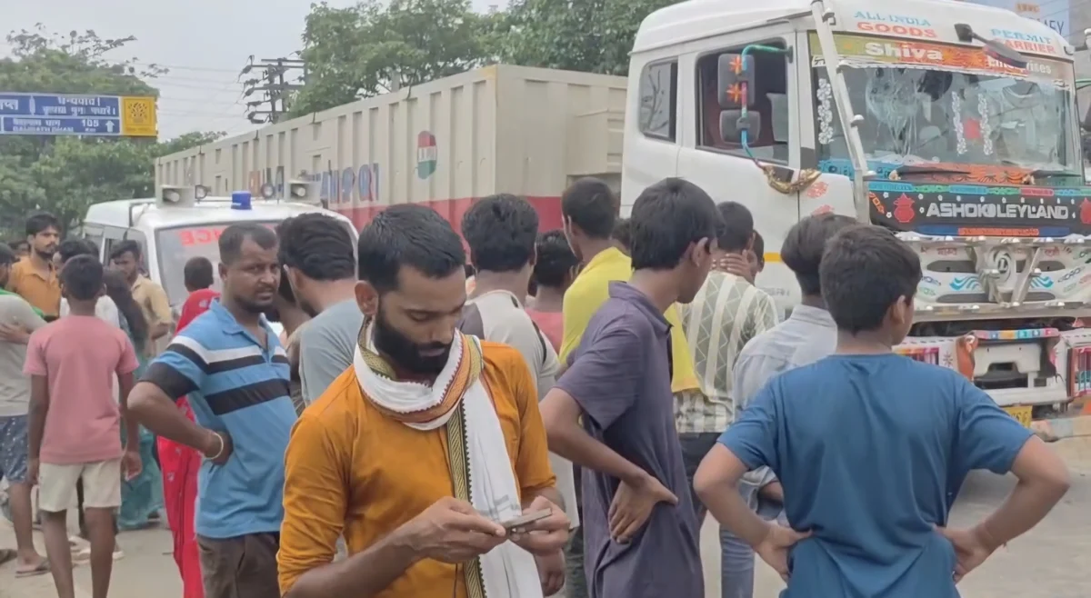 सुल्तानगंज में दर्दनाक सड़क हादसा: तेज रफ्तार वाहन की टक्कर से महिला की मौत, पति गंभीर