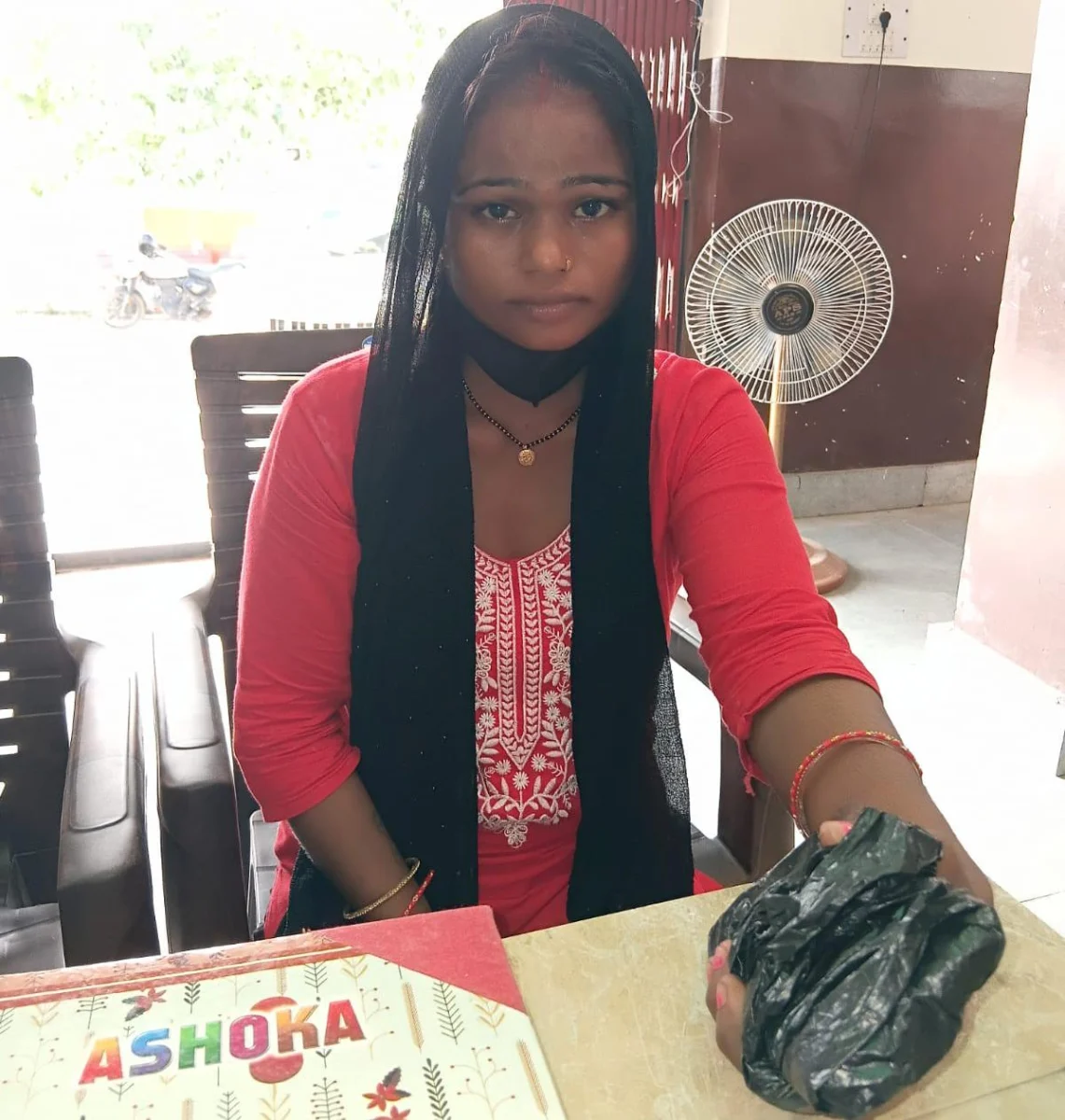 प्रेमी की कथित बेवफाई से आहत युवती मोबाइल टावर पर चढ़ी, बगहा में घंटों चला हाई वोल्टेज ड्रामा