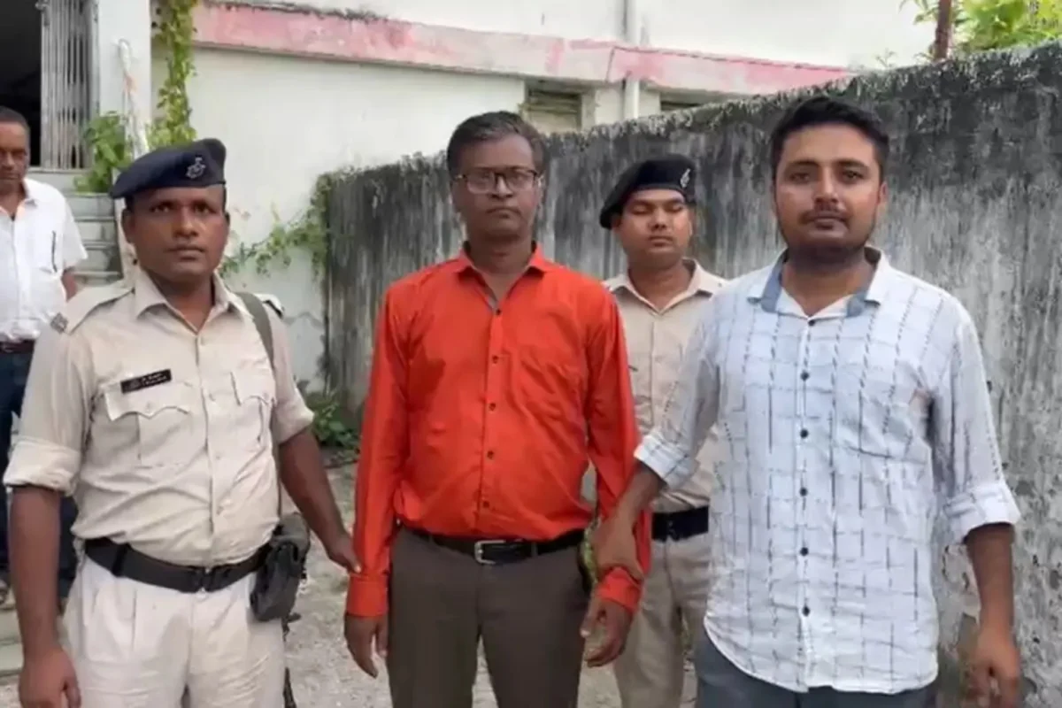 पटना में रिश्वतखोरी का बड़ा खुलासा: 50 हजार घूस लेते हेडमास्टर गिरफ्तार, छात्रों के दस्तावेजों पर चल रहा था कमीशन का खेल
