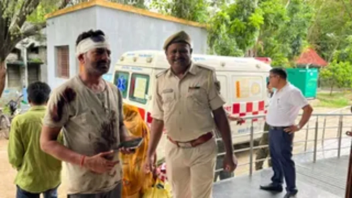 गोपालगंज में पुलिस पर बर्बरता का आरोप, मिठाई कारोबारी की बंदूक की बट से पिटाई; एसडीपीओ ने जांच के दिए आदेश 1 गोपालगंज में पुलिस पर बर्बरता का आरोप, मिठाई कारोबारी की बंदूक की बट से पिटाई; एसडीपीओ ने जांच के दिए आदेश