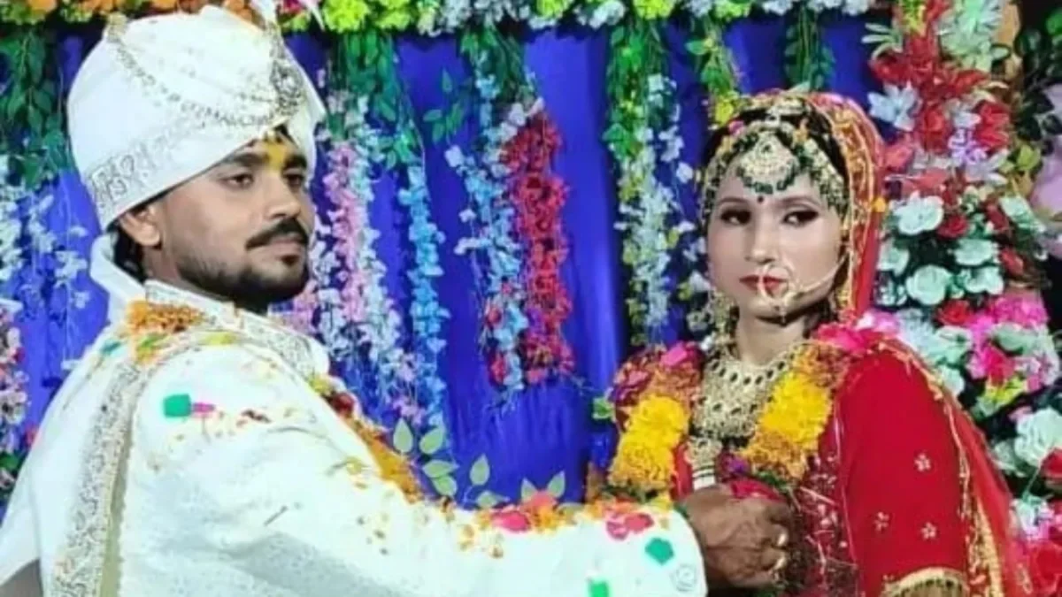 गंगा स्नान से लौट रहे नवविवाहित दंपती के साथ दर्दनाक हादसा, बाइक के पहिए में फंसी साड़ी से पत्नी की मौत