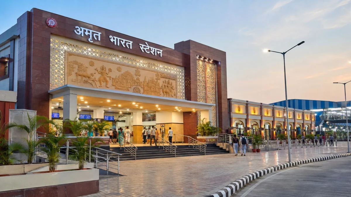 प्रधानमंत्री नरेंद्र मोदी ने राष्ट्र को समर्पित किए 75 अमृत भारत स्टेशन, भारतीय रेलवे के आधुनिकीकरण को मिली नई गति