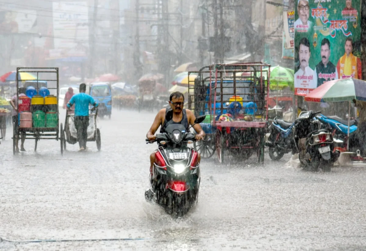 बिहार के इन 22 जिलों में आज भारी बारिश की चेतावनी, तेज हवा के साथ बिजली गिरने की भी संभावना
