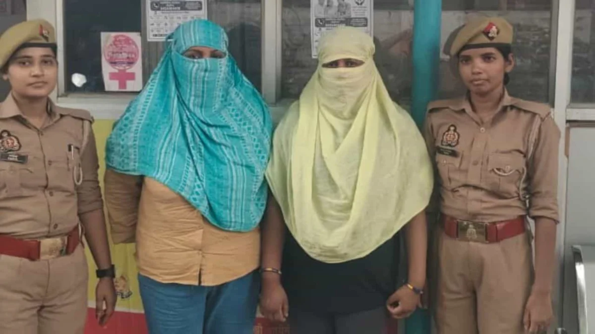 वाराणसी में राहगीरों को अश्लील इशारे करने के आरोप में दो महिलाएं गिरफ्तार, एंटी रोमियो टीम ने की कार्रवाई